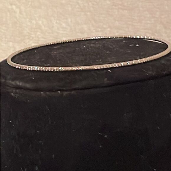7.5” stackable polished silver tone bangle bracelet w/32 prong set crystals - Picture 8 of 12